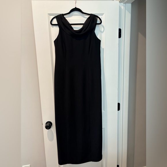 Robbie Bee Elegant Long Black Sleeveless Dress - Picture 1 of 4